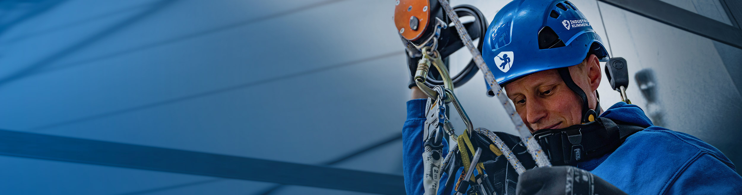 Afbeelding van industrieel klimmer die een training voor werken op hoogte volgt bij Industrieel Klimmen